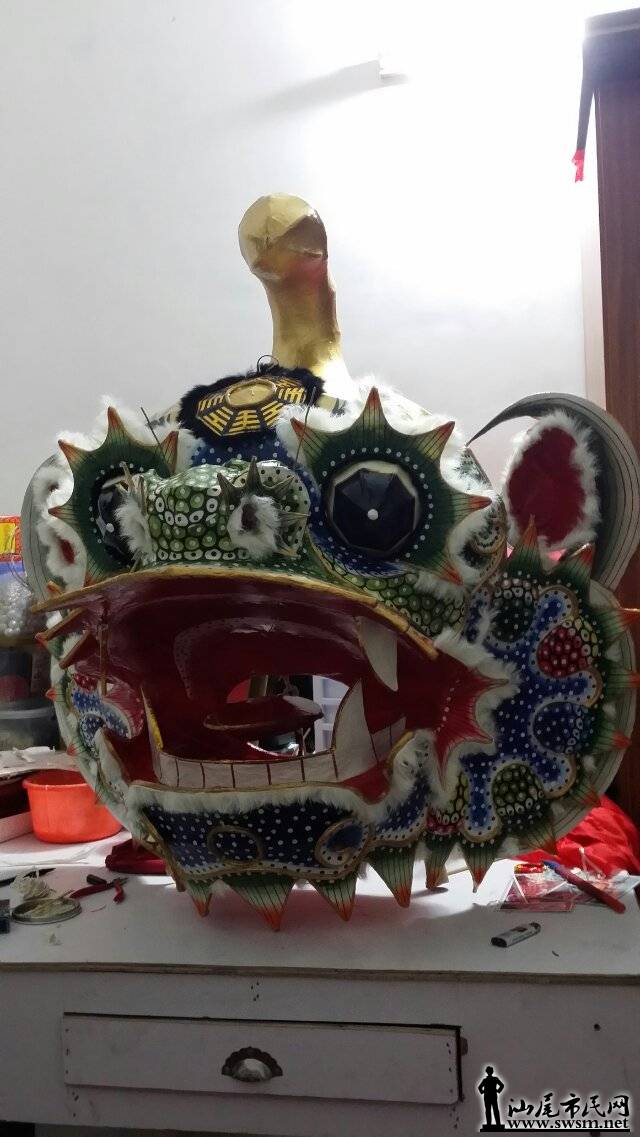 лʨ