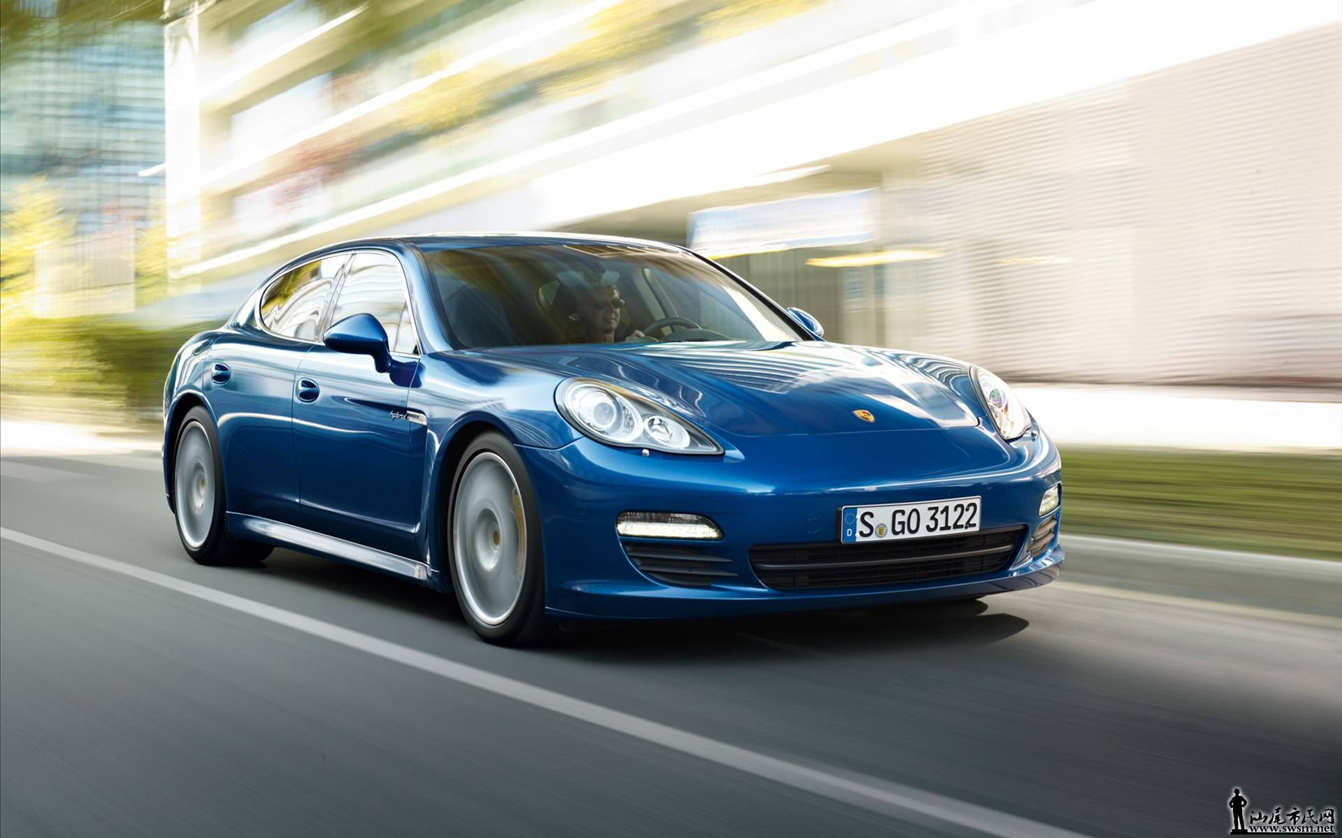 Porsche-Panamera-S-Hybrid-2011-widescreen-01.jpg