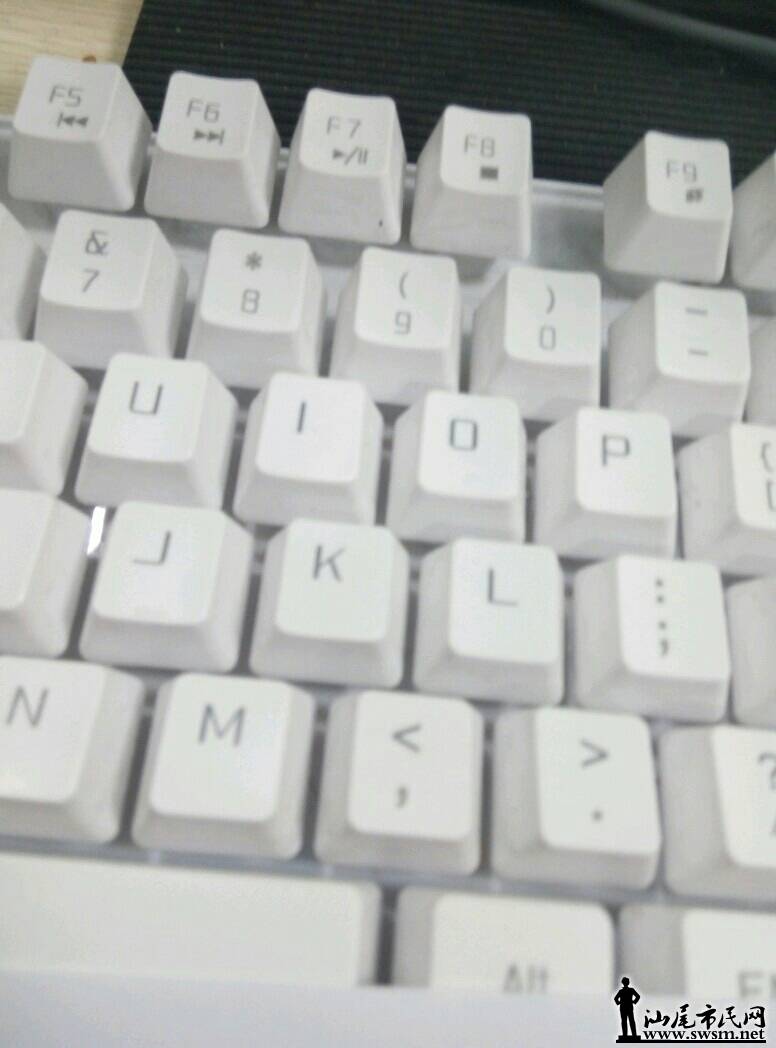 2Oe82SE8IwKo.jpg
